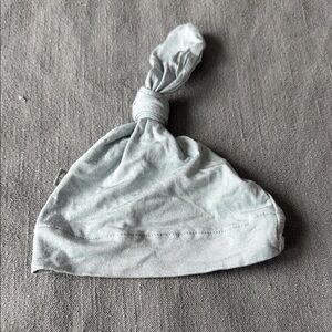 Kyte Baby knotted hat